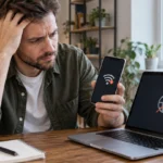 Пользователь проверяет точку доступа Android без интернета на ноутбуке