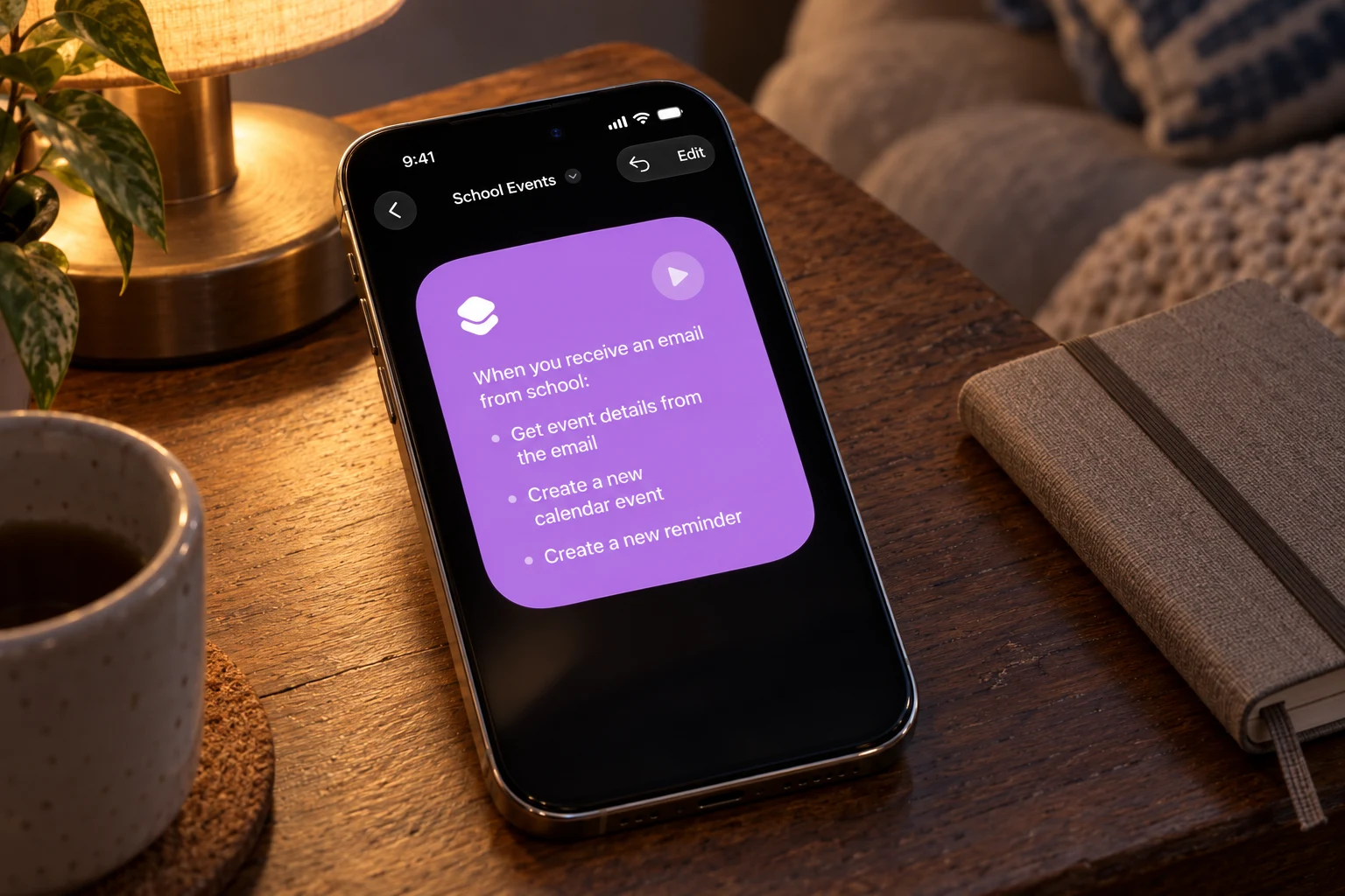 Созданная Apple Intelligence команда с несколькими действиями на экране iPhone