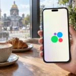Приложение Avito на экране iPhone рядом с покупками