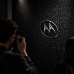 Знак Motorola на стенде в студии презентации будущего Signature 27